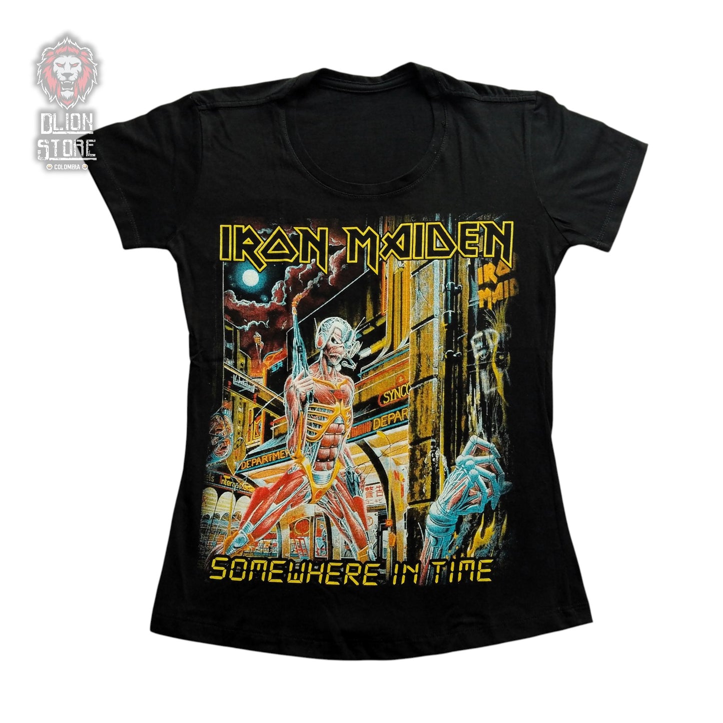 Camiseta negra Dama de Iron Maiden estampada, producto de DLion Store