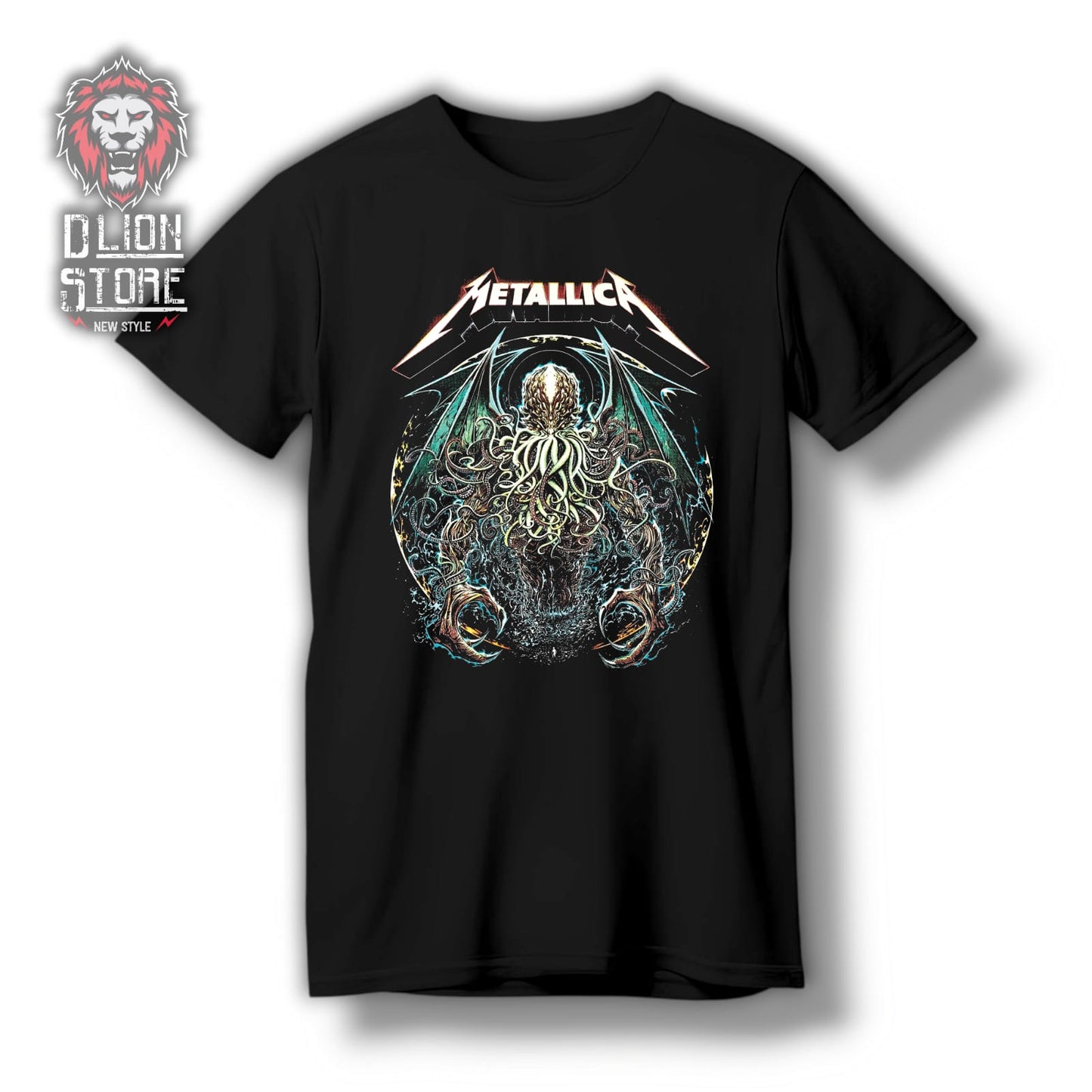 Camiseta negra estampada. Disponible en DLion Store.