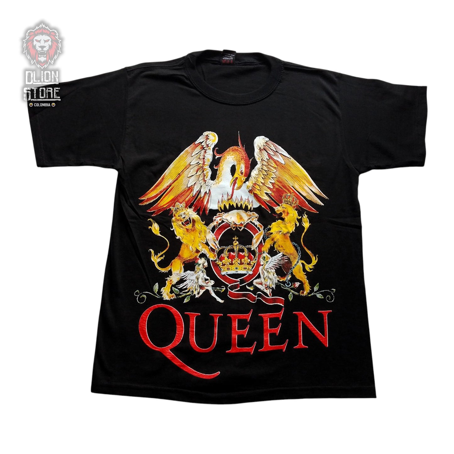 Camiseta negra estampada. Disponible en DLion Store.