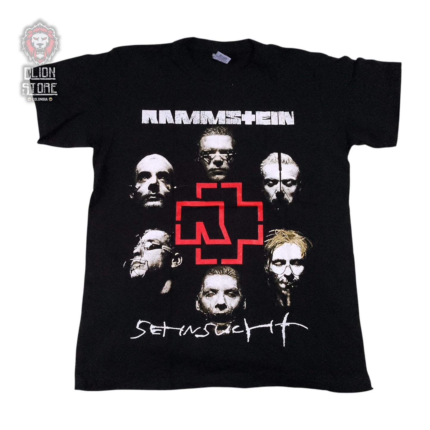 Camiseta negra unisex de Rammstein estampada, producto de DLion Store