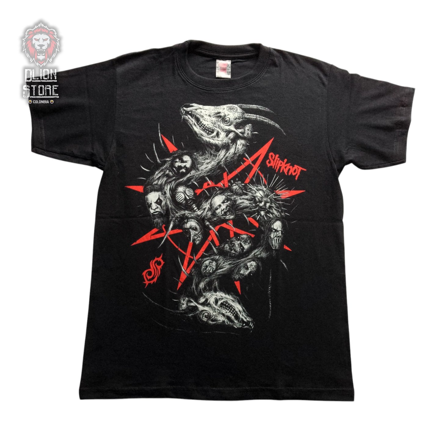 Camiseta negra estampada. Disponible en DLion Store.