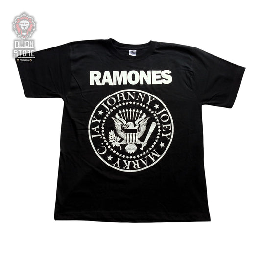 Camiseta Ramones color negro, estampada, estilo unisex, disponible en Colombia.