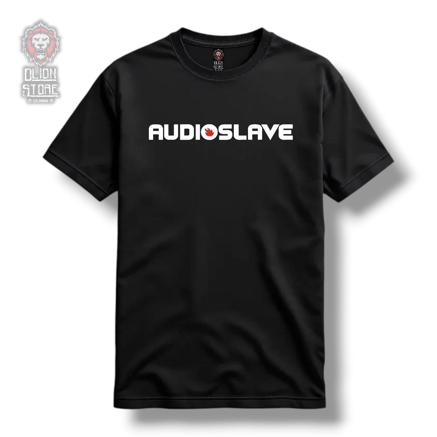 Camiseta negra estampada. Disponible en DLion Store.