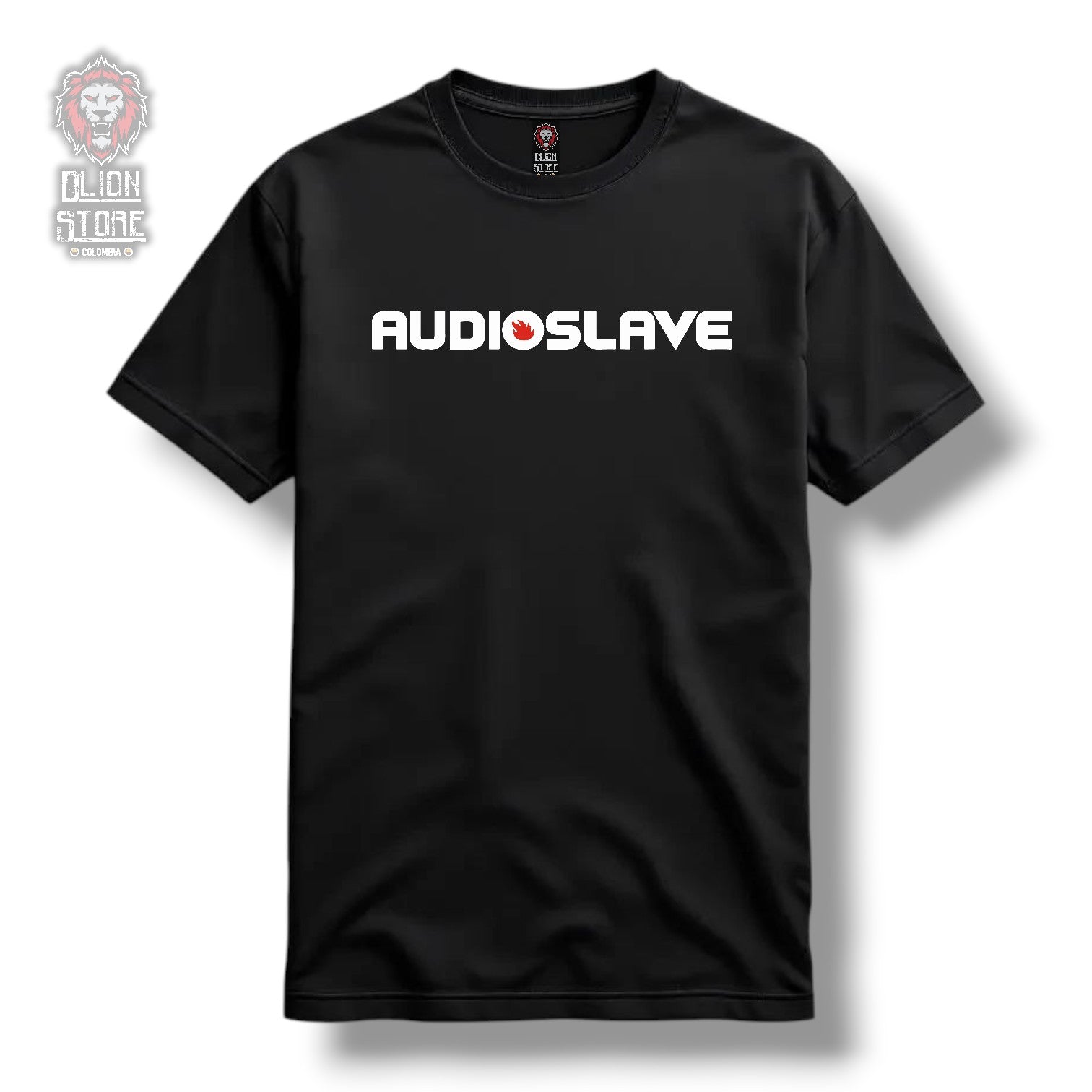 Camiseta negra estampada. Disponible en DLion Store.