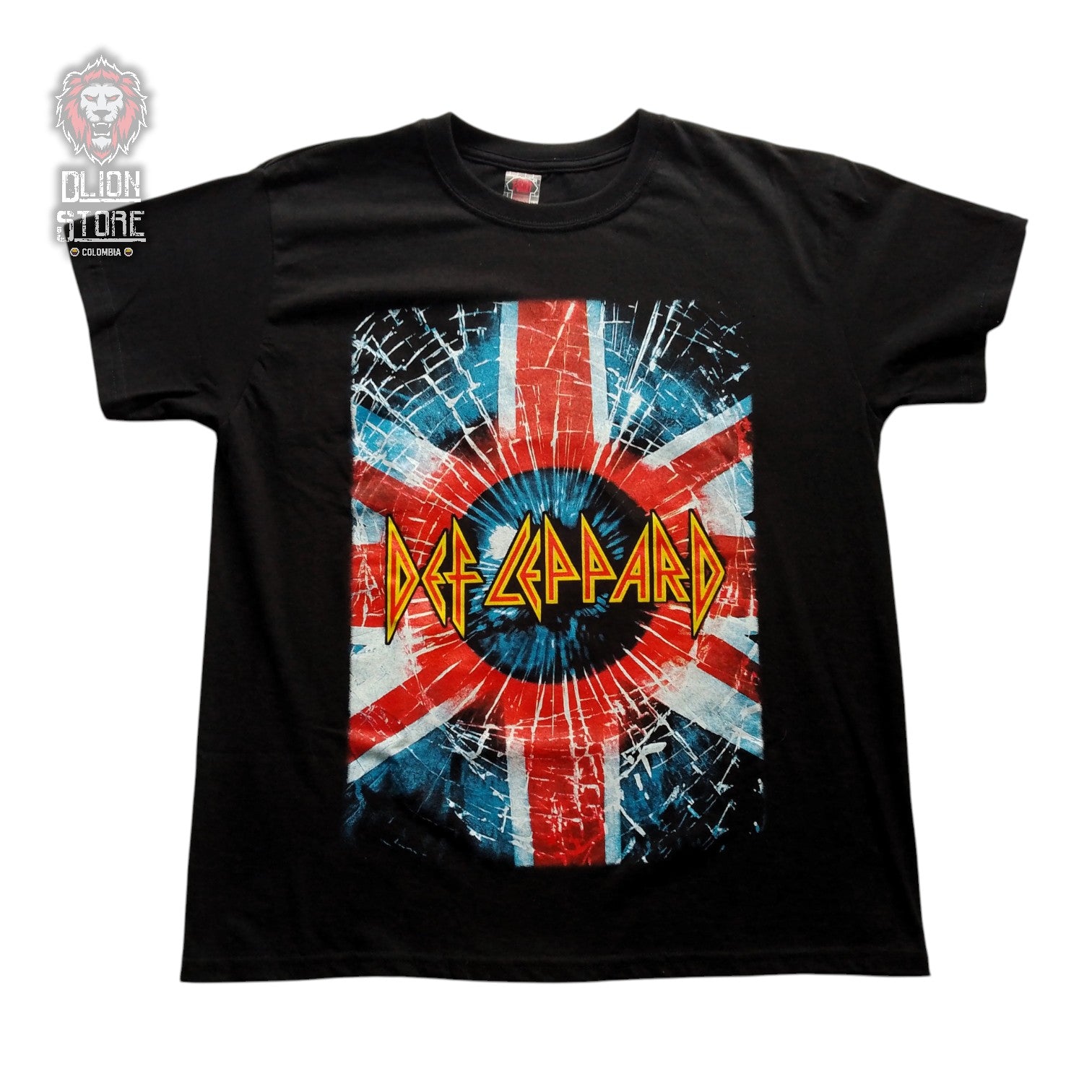 Camiseta negra estampada. Disponible en DLion Store.