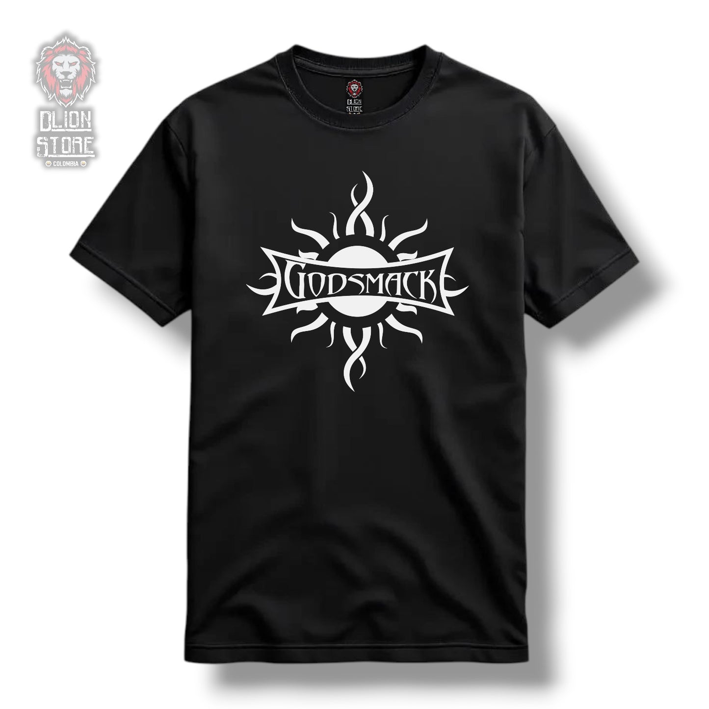 Camiseta negra estampada. Disponible en DLion Store.