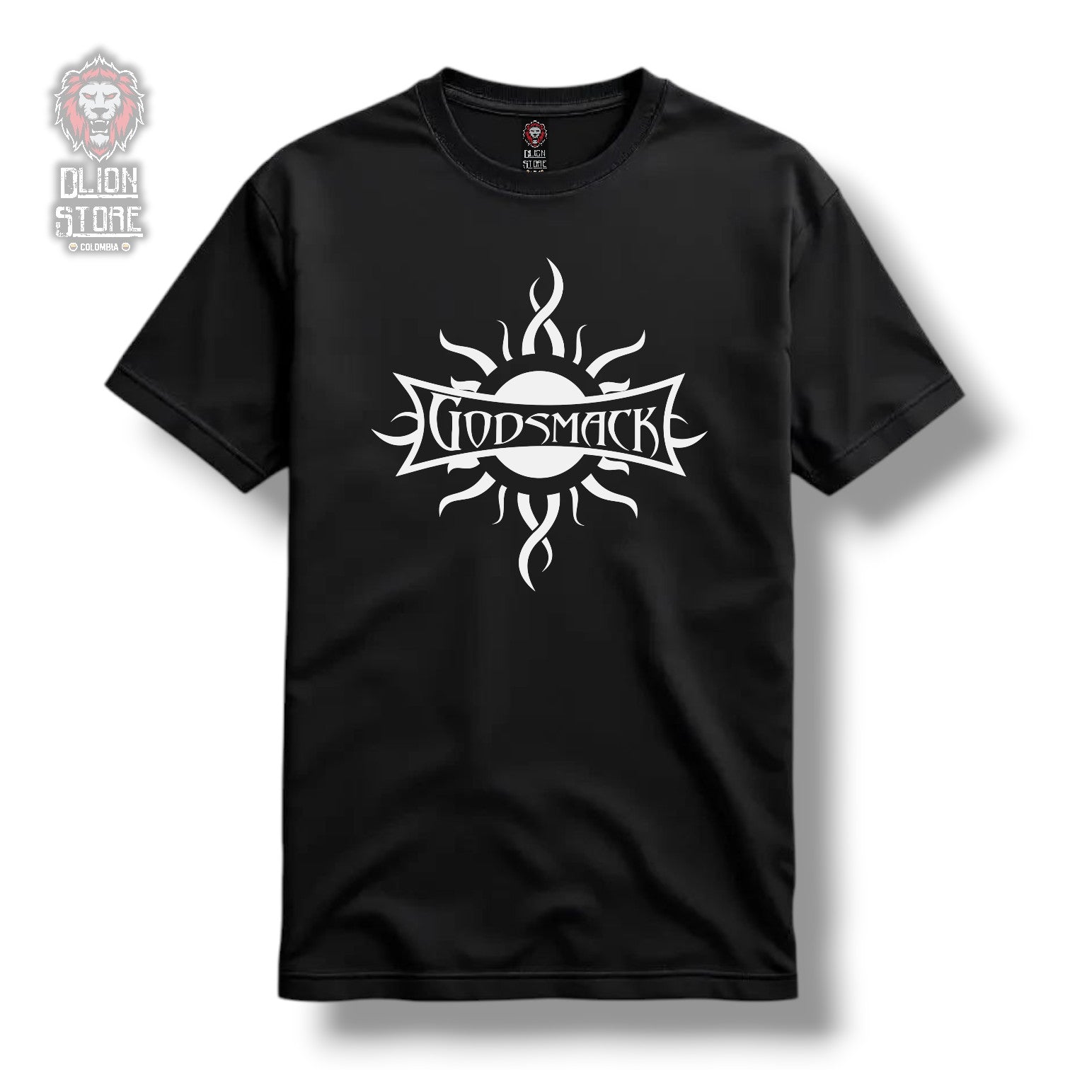 Camiseta negra estampada. Disponible en DLion Store.