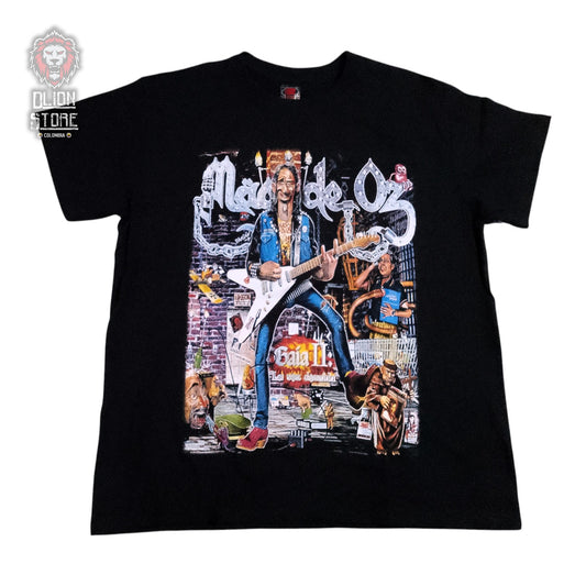 Camiseta negra estampada. Disponible en DLion Store.