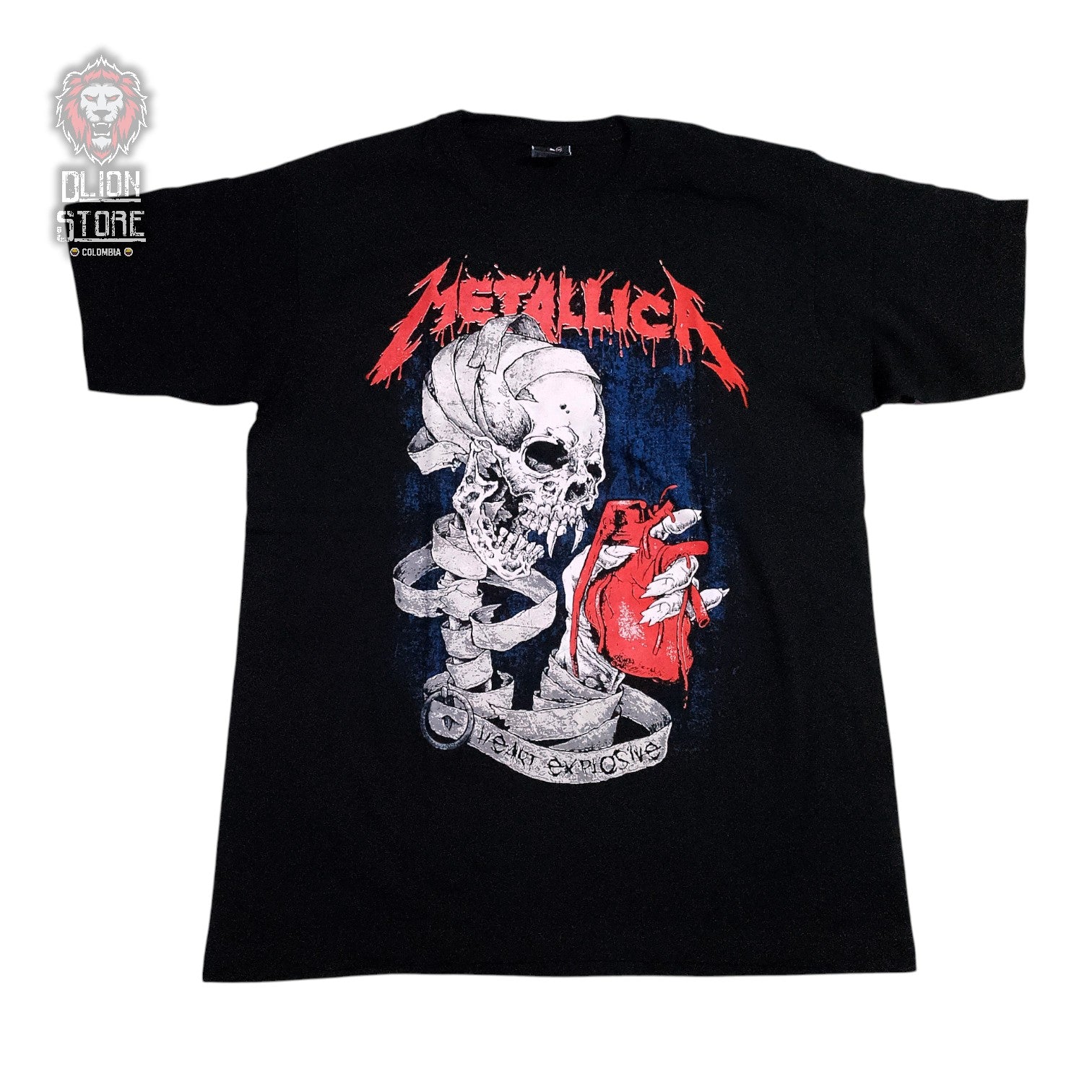 Camiseta negra estampada. Disponible en DLion Store.