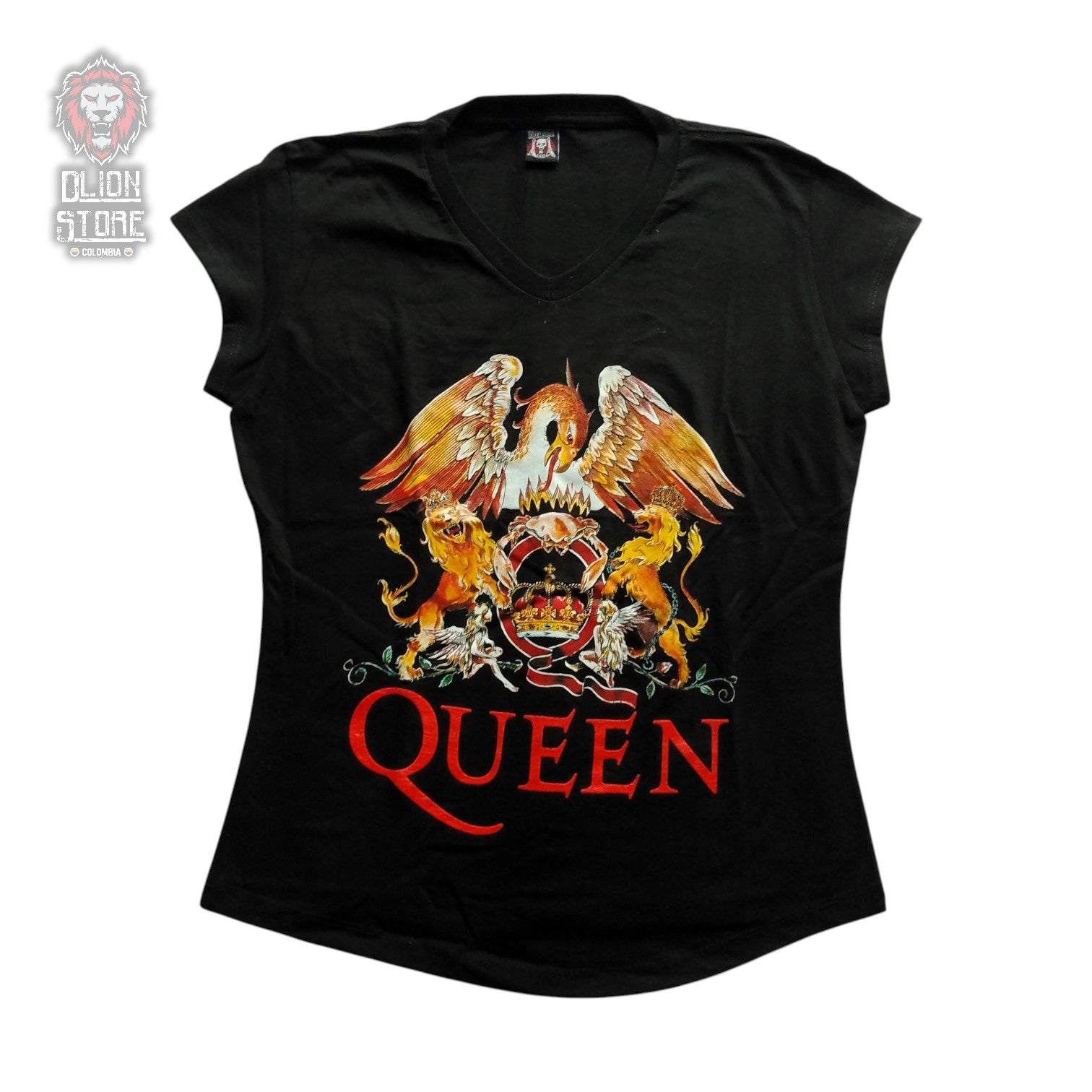 Camiseta negra estampada. Disponible en DLion Store.