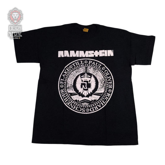 Camiseta negra unisex de Rammstein estampada, producto de DLion Store
