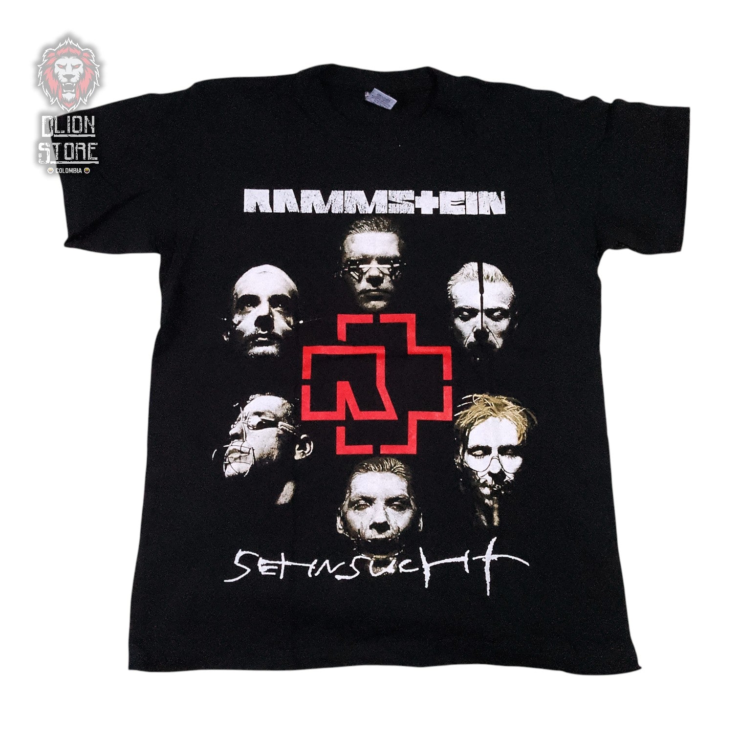Camiseta negra unisex de Rammstein estampada, producto de DLion Store