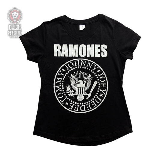 Camiseta negra estampada. Disponible en DLion Store.