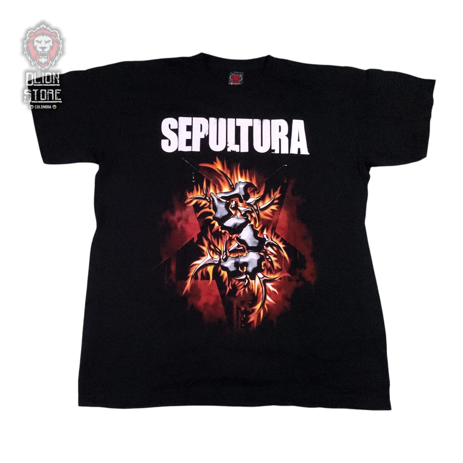 Camiseta negra unisex de Sepultura estampada, producto de DLion Store