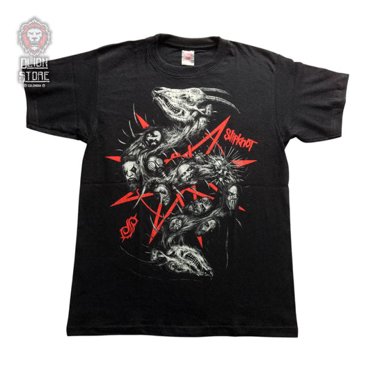 Camiseta negra estampada. Disponible en DLion Store.