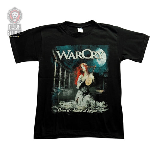 Camiseta negra estampada. Disponible en DLion Store.