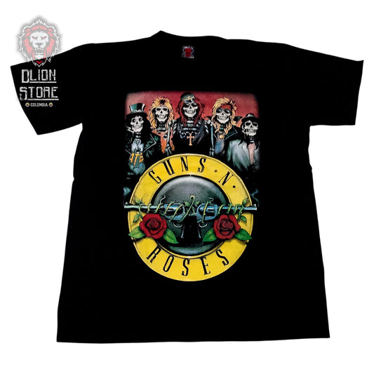 Camiseta de Guns and Roses color negro, estampada, estilo unisex, disponible en Colombia.