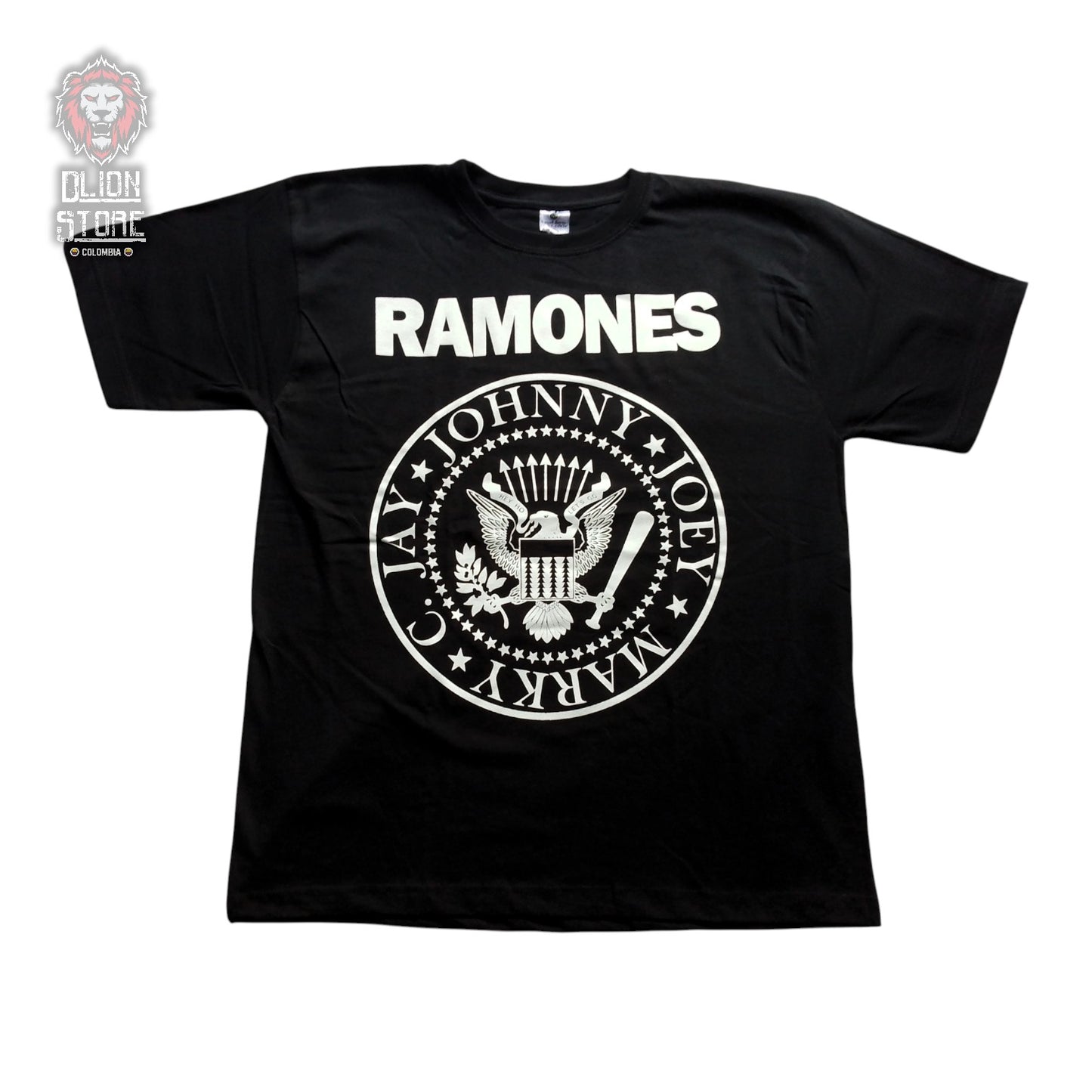 Camiseta Ramones color negro, estampada, estilo unisex, disponible en Colombia.